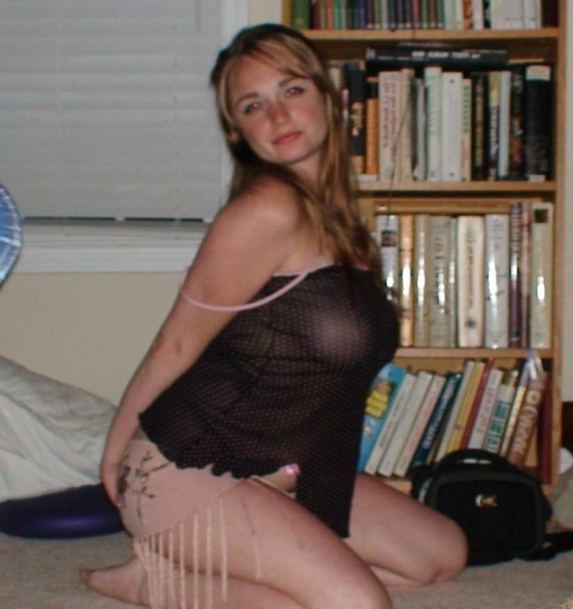 21P Busty Blonde MILF