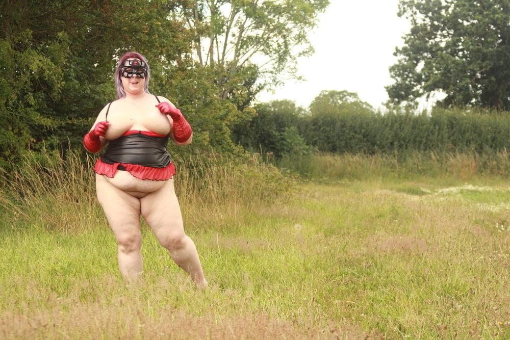21P BBW Julia Outdoor Public