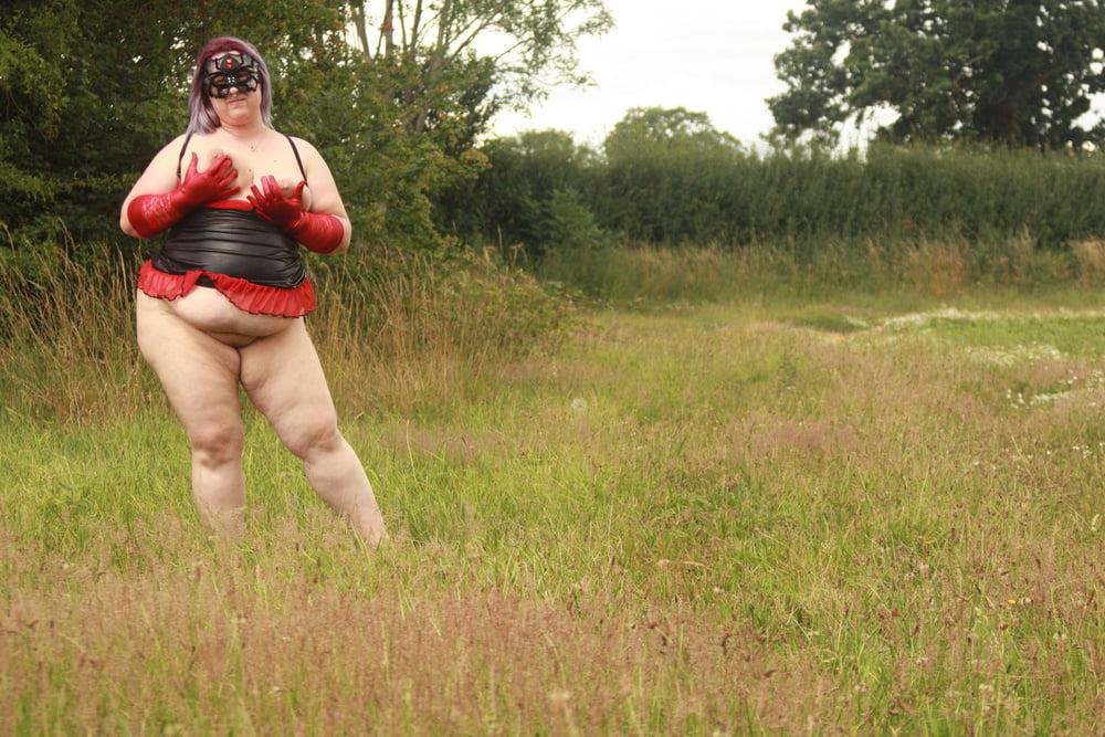 21P BBW Julia Outdoor Public