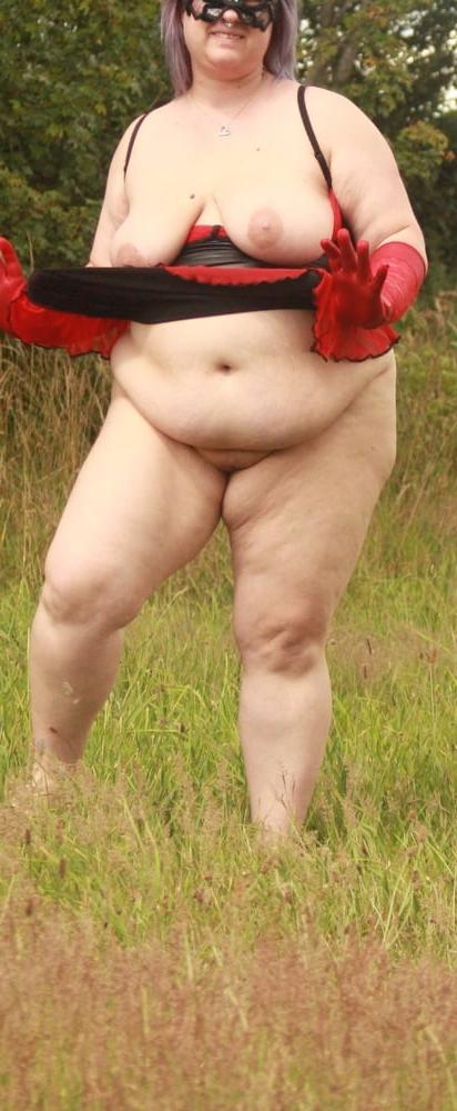 21P BBW Julia Outdoor Public
