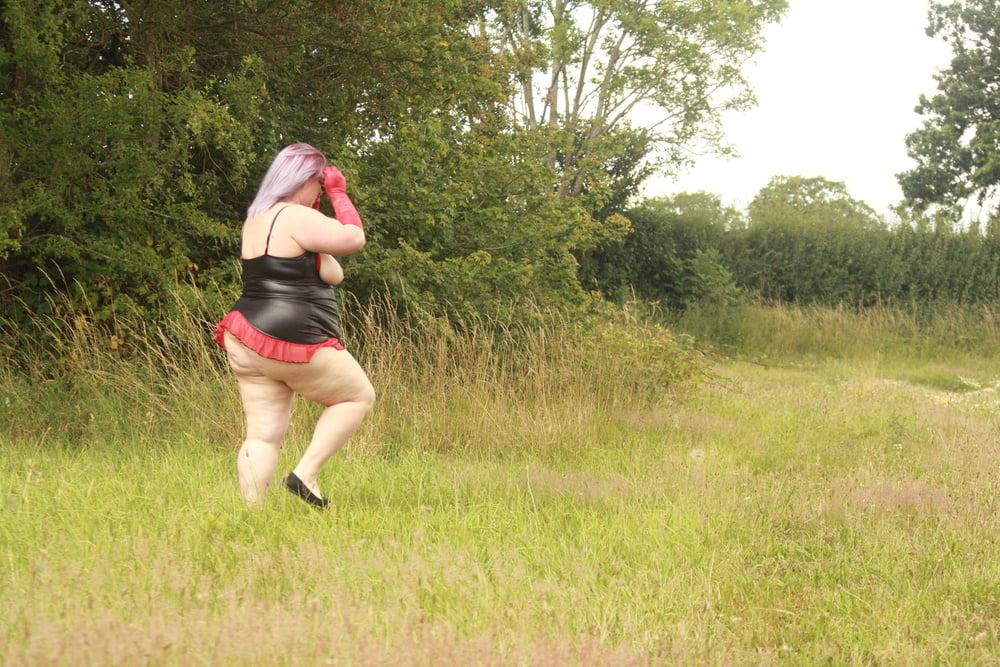 21P BBW Julia Outdoor Public