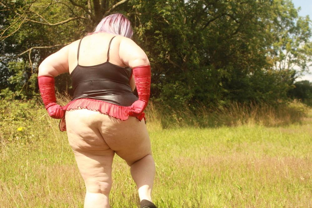 21P BBW Julia Outdoor Public