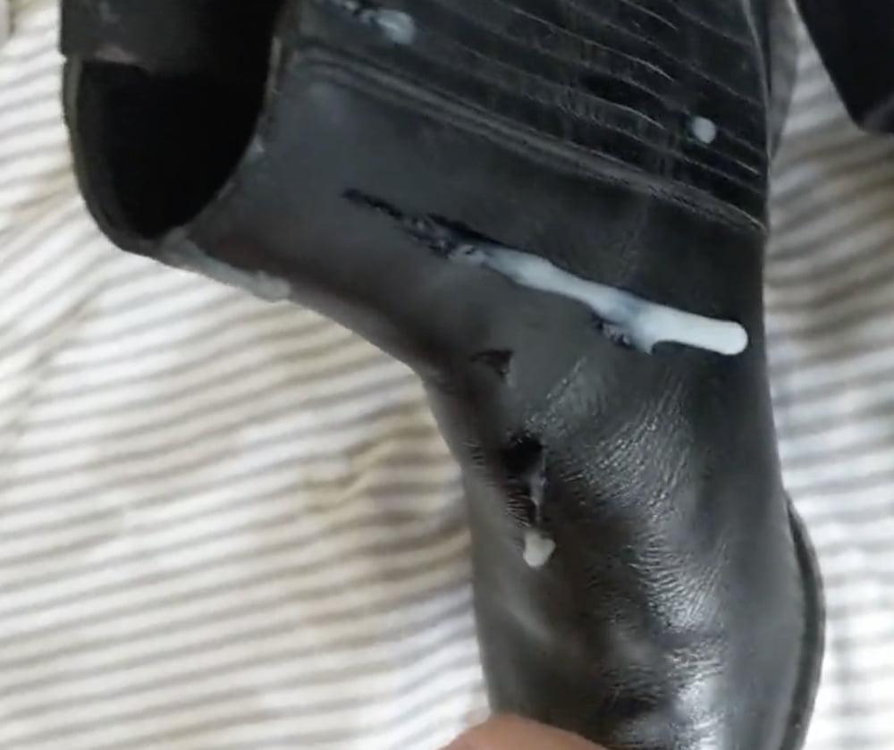 25P My girlfriend's roommate's shoes