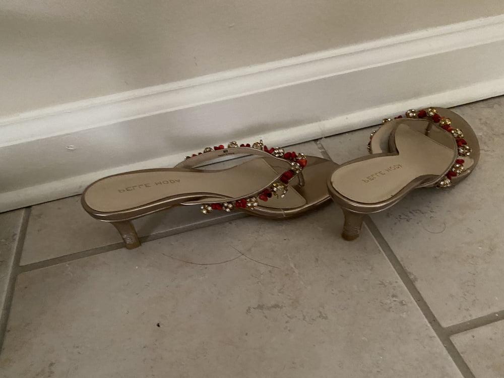 25P My girlfriend's roommate's shoes
