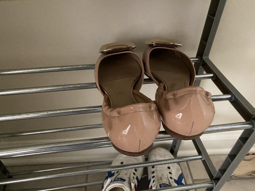 25P My girlfriend's roommate's shoes