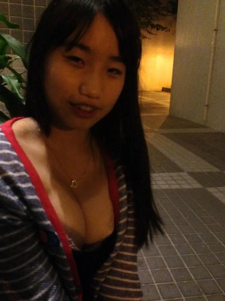25P Busty model