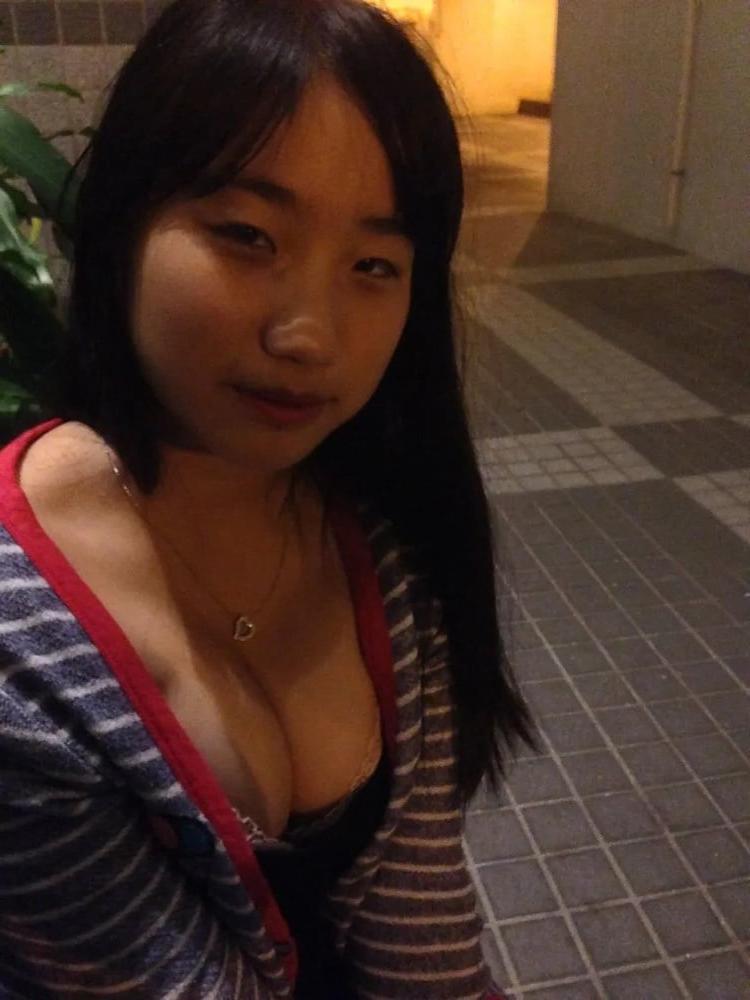 25P Busty model