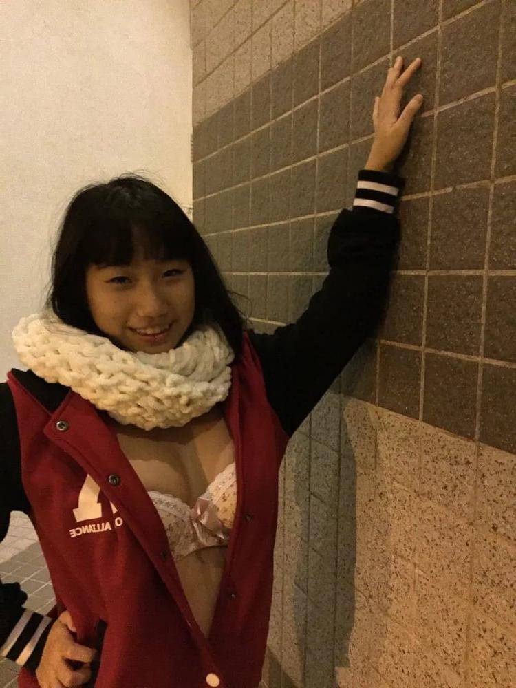 25P Busty model