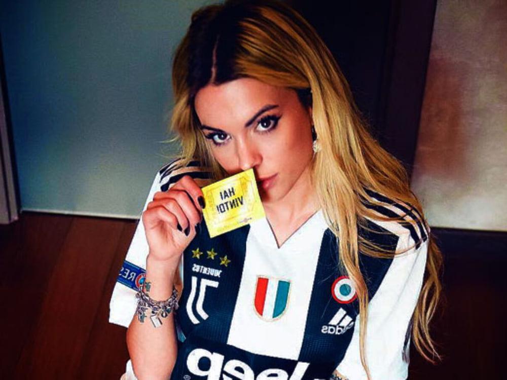 25P Sexy Girls and Models football fans