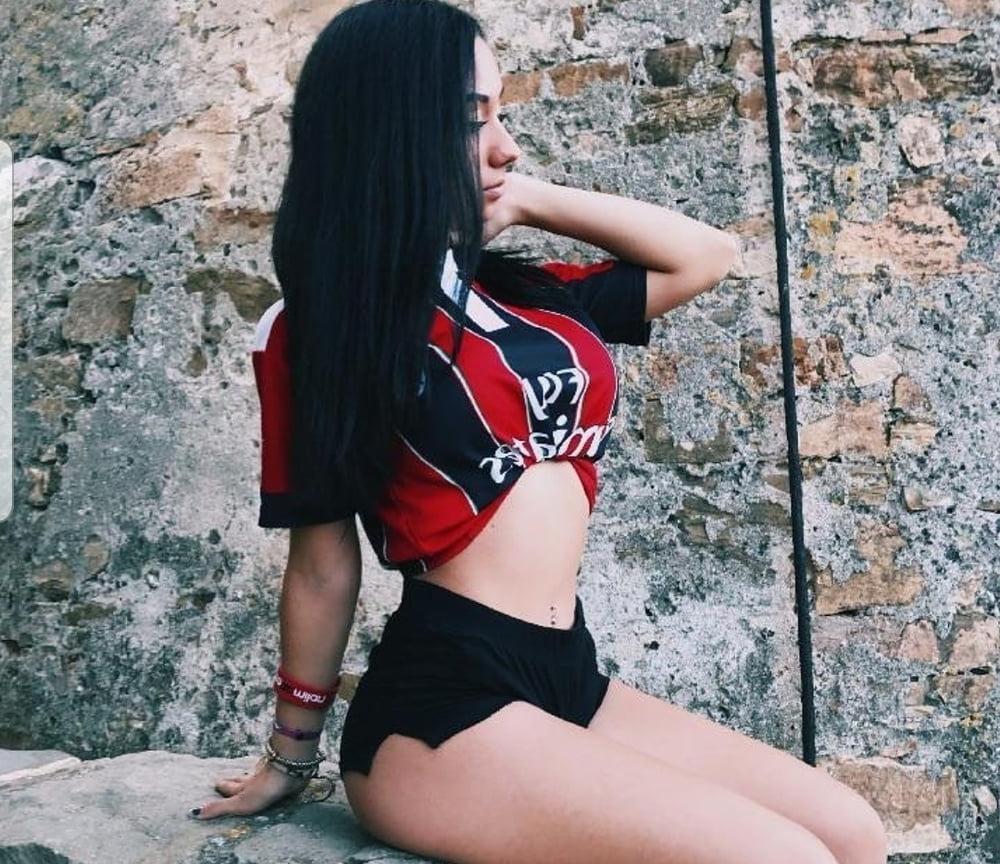 25P Sexy Girls and Models football fans