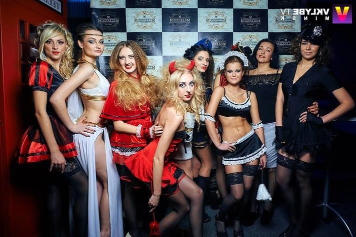 25P sexy females in tights pantyhose nylons 90