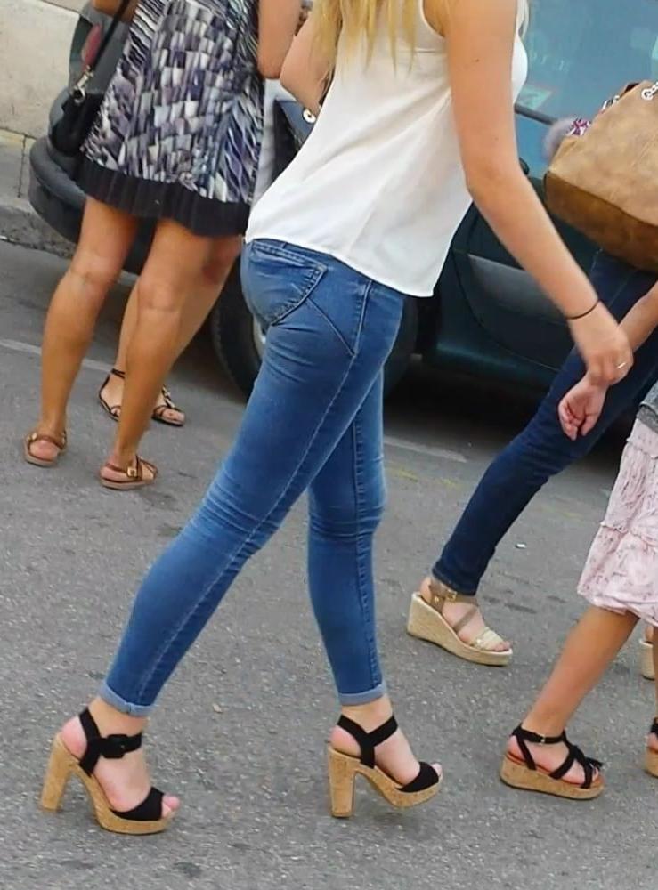 12P hot young girl with high heels and merveillous tight ass