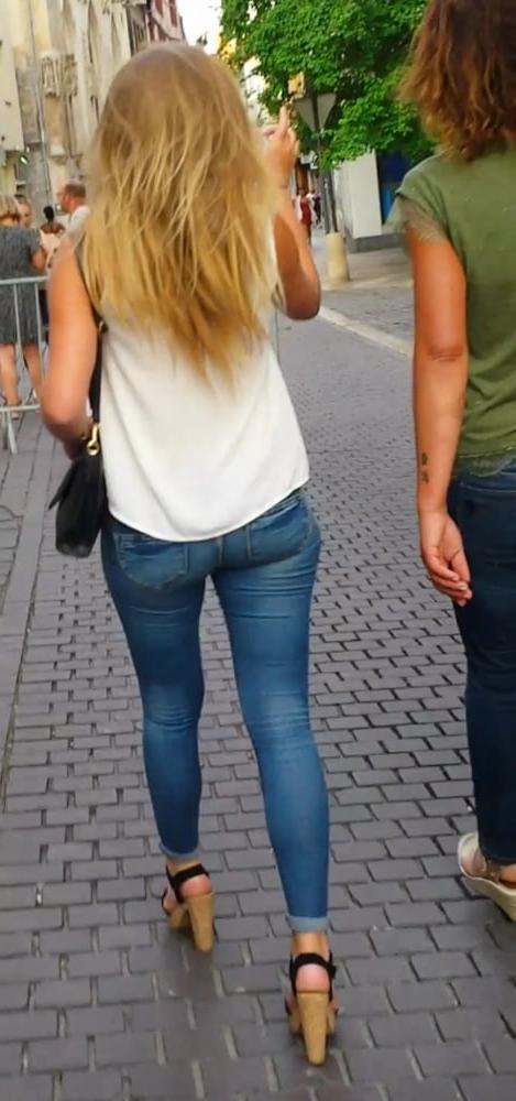 12P hot young girl with high heels and merveillous tight ass