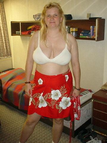 25P Busty blonde Susie