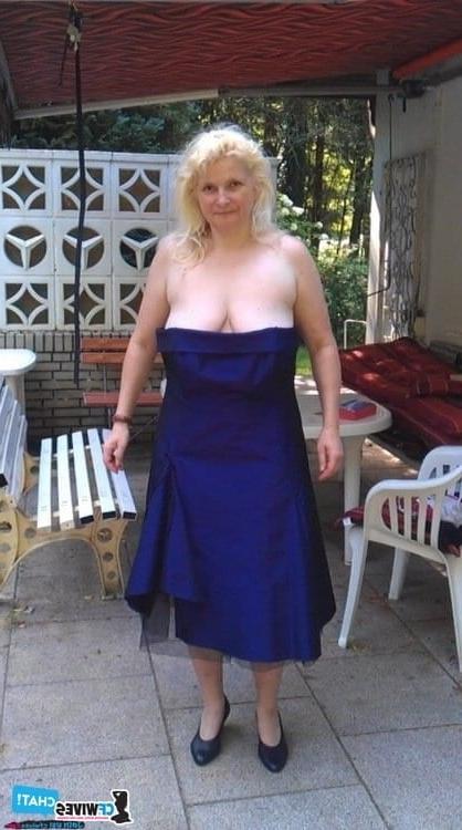 25P Busty blonde Susie