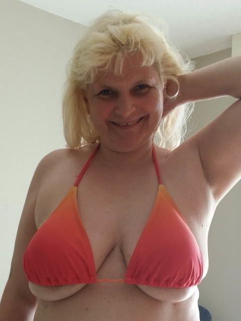 25P Busty blonde Susie