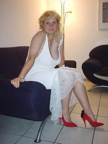 25P Busty blonde Susie