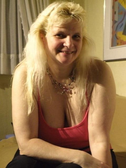 25P Busty blonde Susie