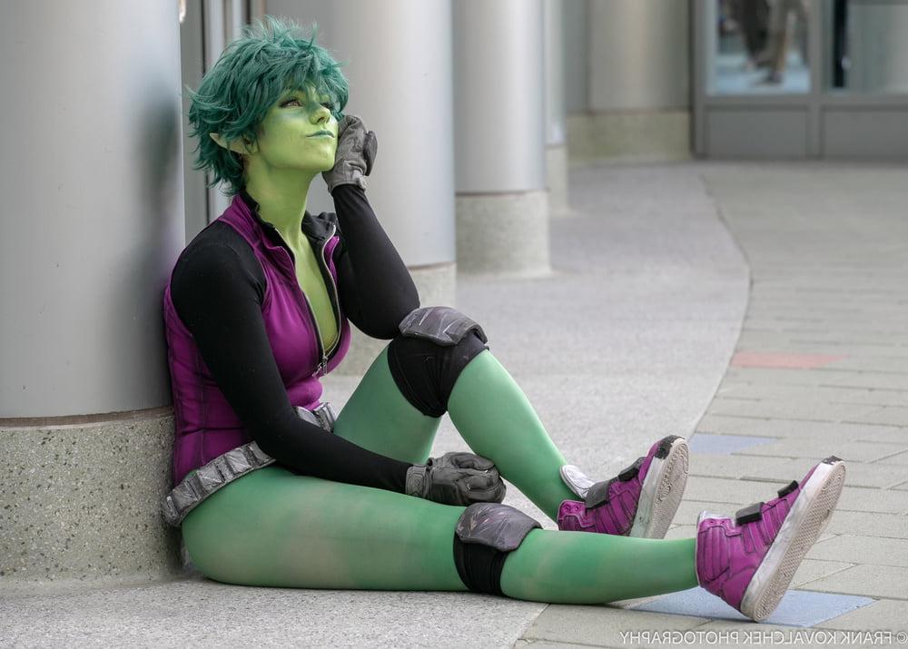 25P Cosplay Cunt in Pantyhose