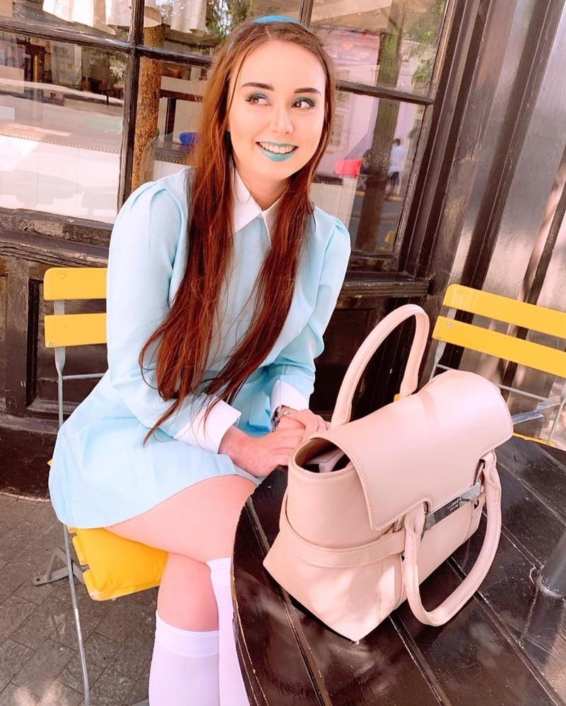 25P Cosplay Girl Louisa