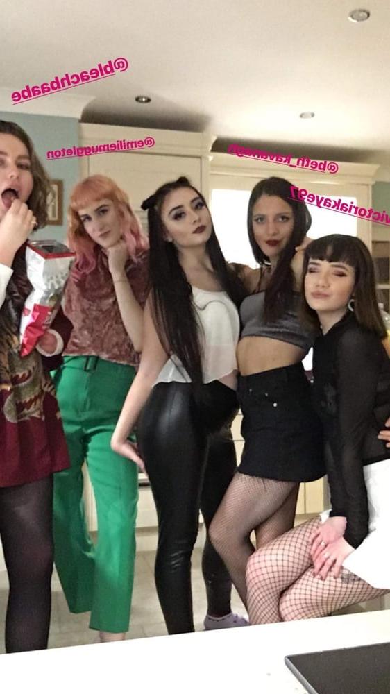 25P Cosplay Girl Louisa