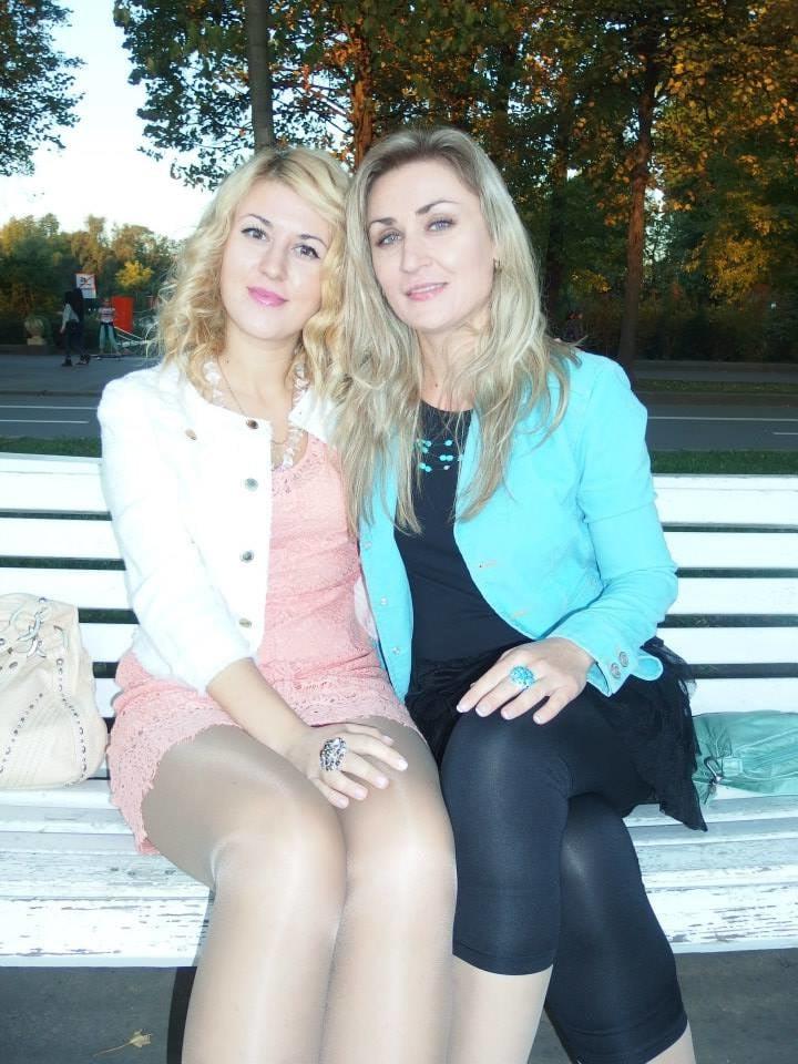 25P sexy females in tights pantyhose nylons 87