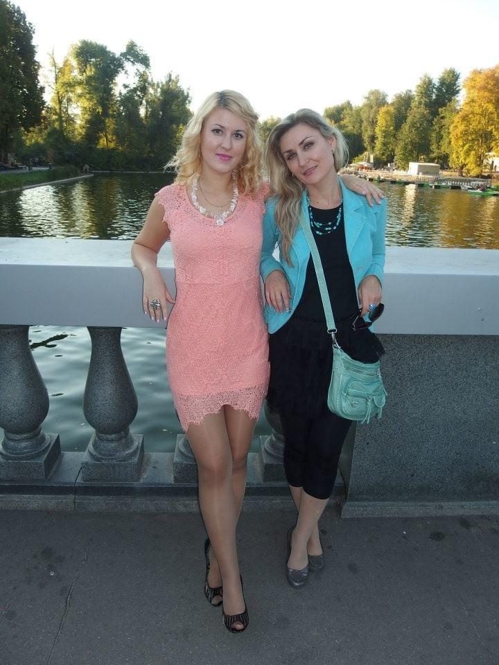 25P sexy females in tights pantyhose nylons 87