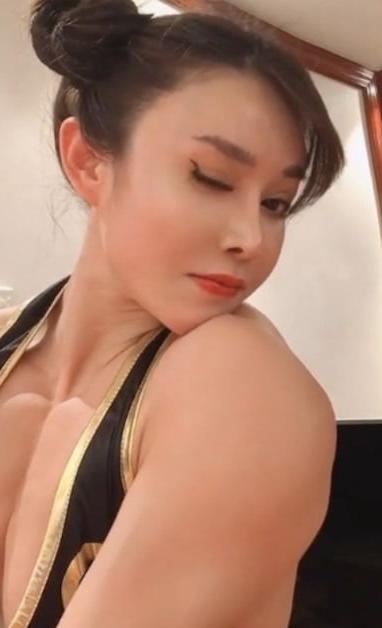 23P Yuan Herong - Chun-Li Cosplay Gallery