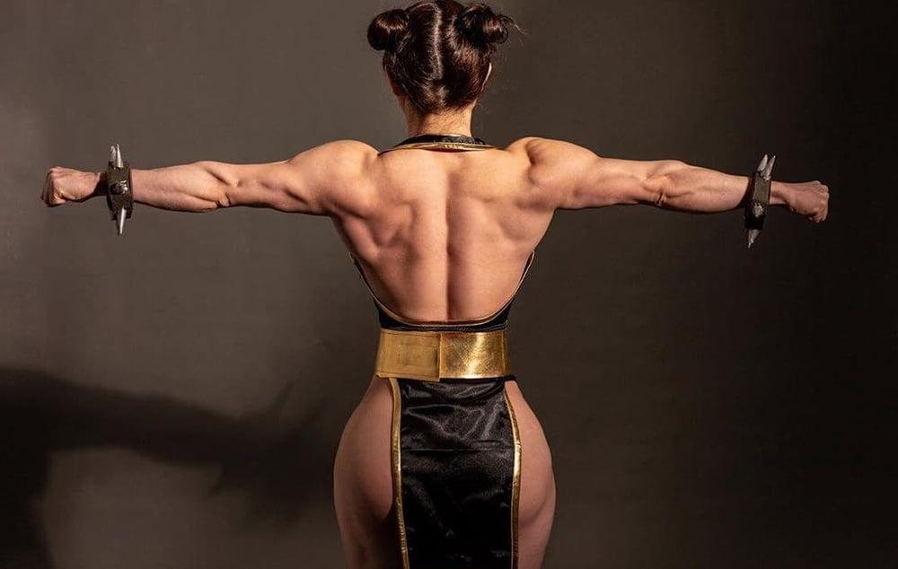 23P Yuan Herong - Chun-Li Cosplay Gallery