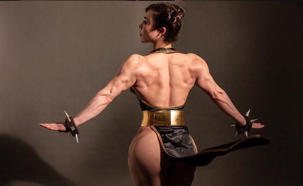 23P Yuan Herong - Chun-Li Cosplay Gallery