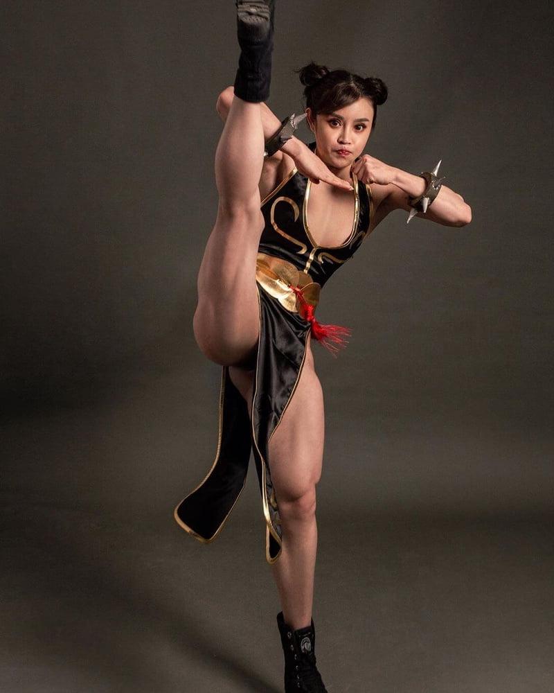 23P Yuan Herong - Chun-Li Cosplay Gallery