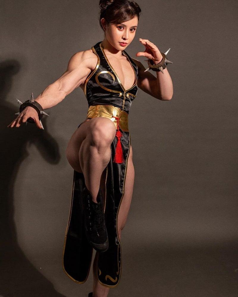 23P Yuan Herong - Chun-Li Cosplay Gallery
