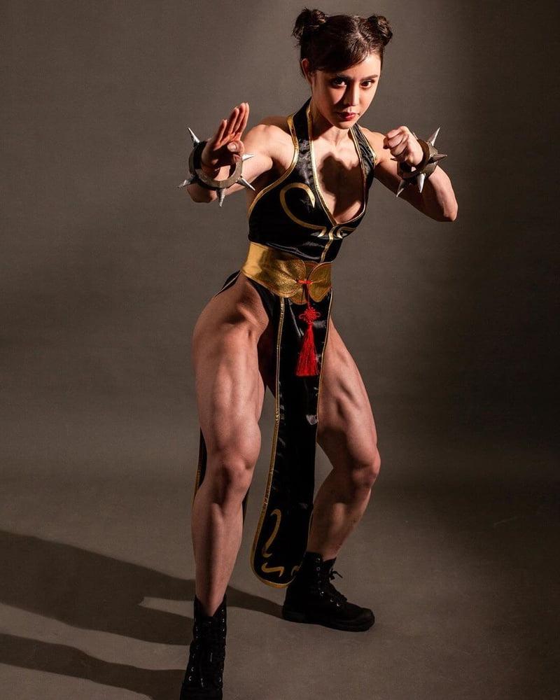 23P Yuan Herong - Chun-Li Cosplay Gallery