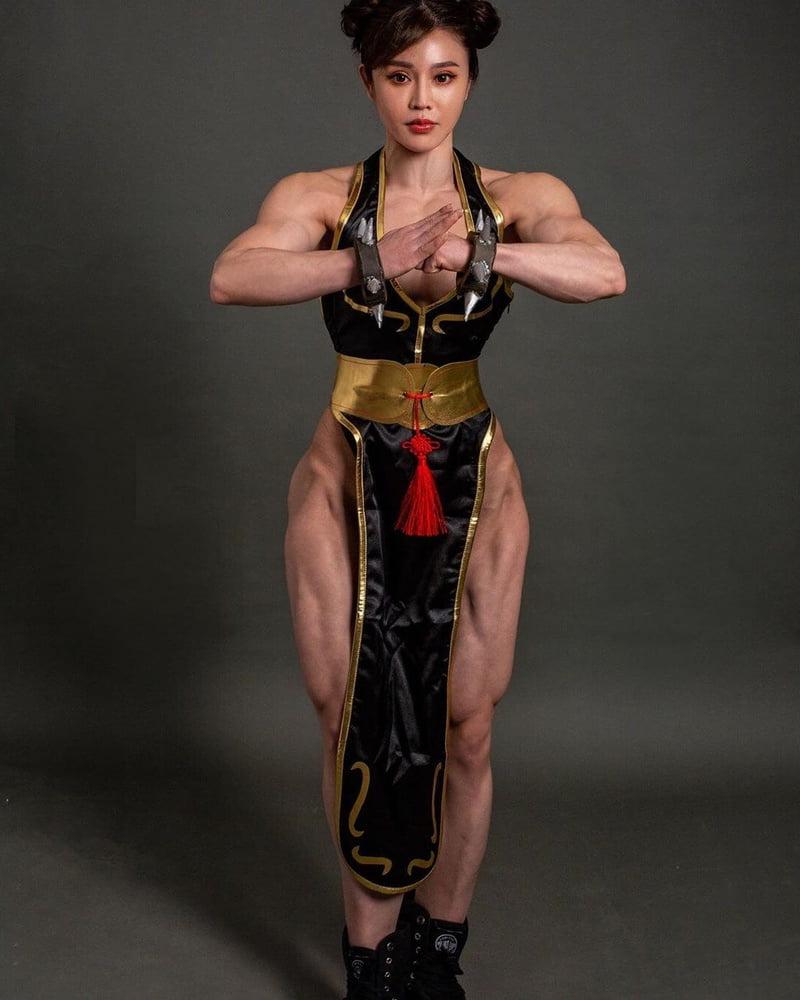 23P Yuan Herong - Chun-Li Cosplay Gallery