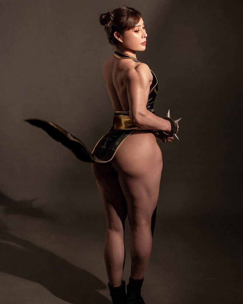 23P Yuan Herong - Chun-Li Cosplay Gallery
