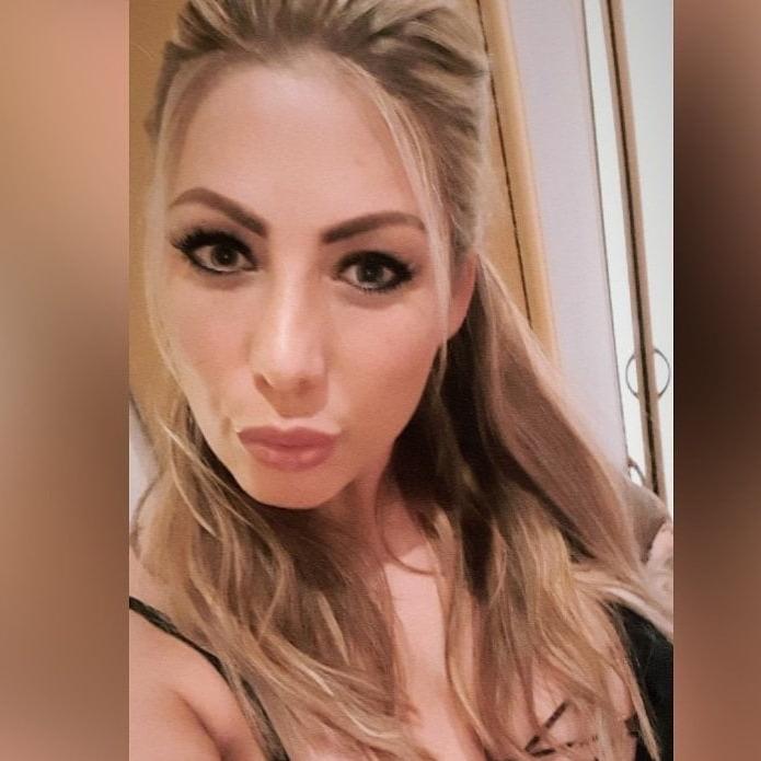 25P Mia Blow - German Amateur Porn Babe - Busty - Ass - Boobs