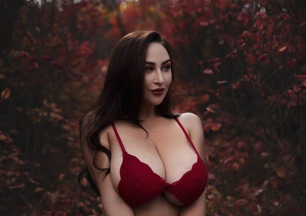25P Luisa Busty Natural