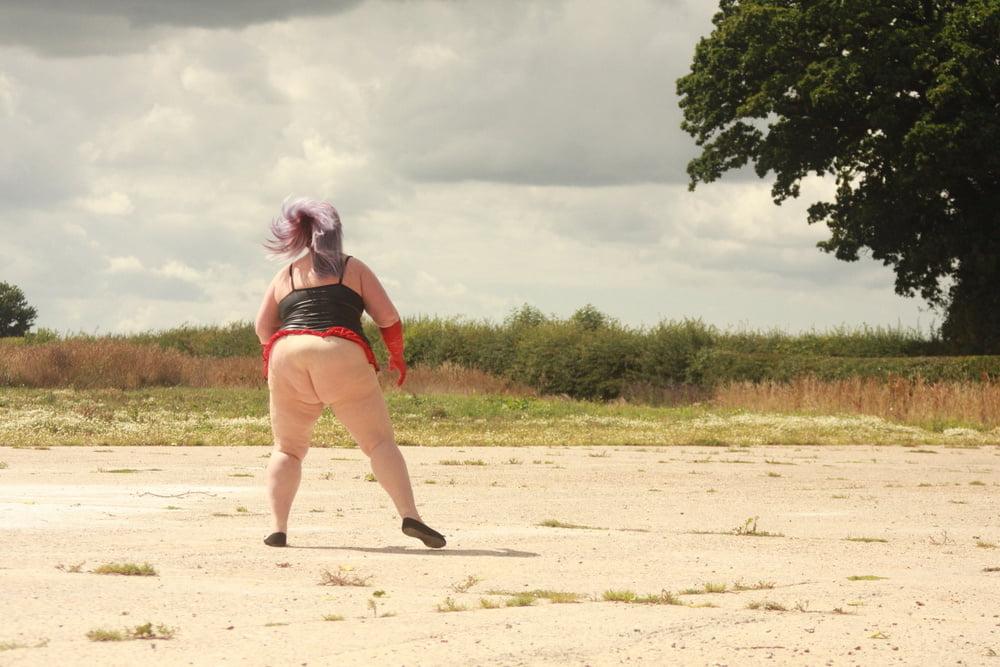 25P BBW Julia Outdoor Public Show ALL