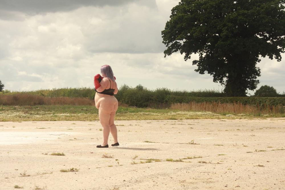 25P BBW Julia Outdoor Public Show ALL