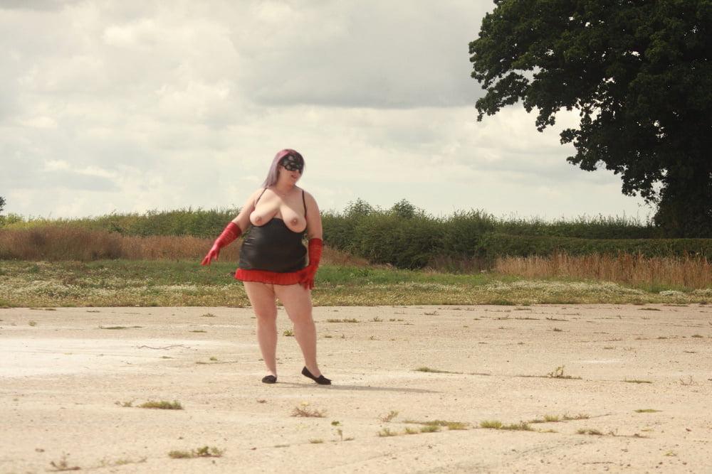 25P BBW Julia Outdoor Public Show ALL
