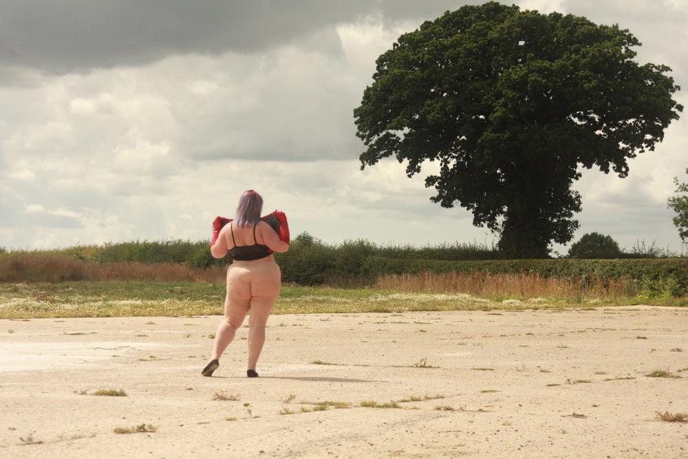 25P BBW Julia Outdoor Public Show ALL