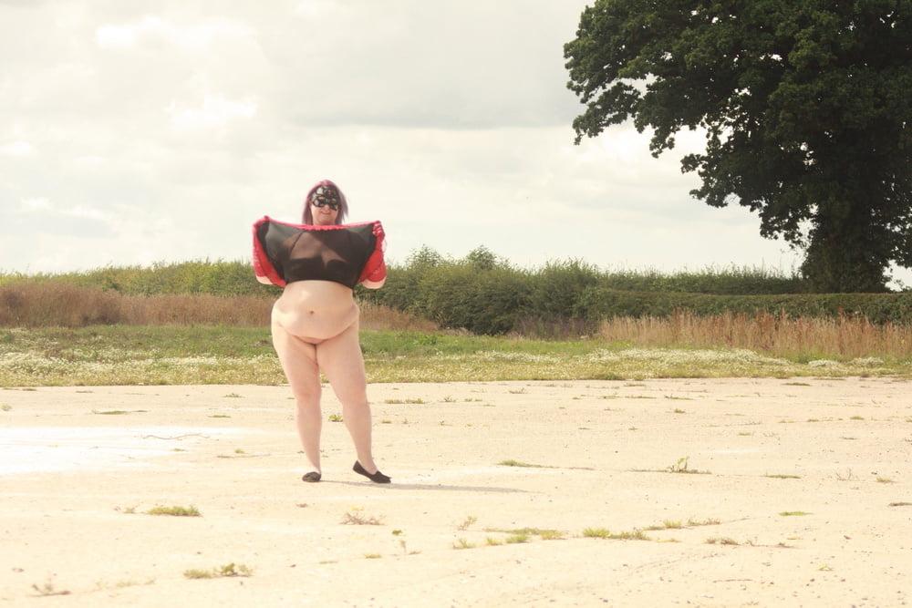 25P BBW Julia Outdoor Public Show ALL