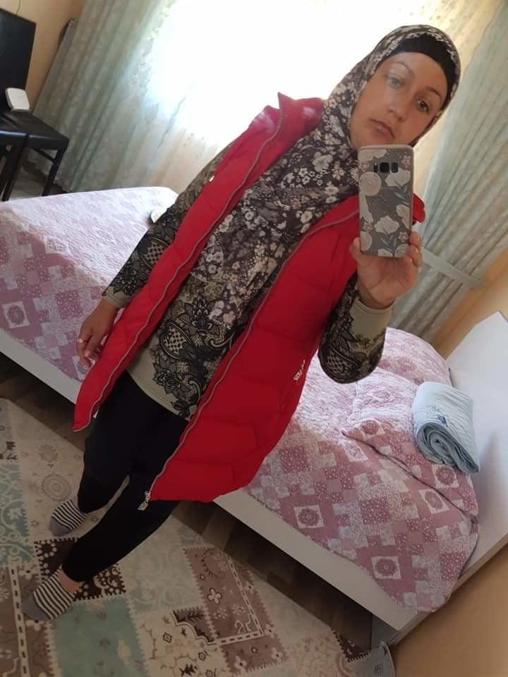 25P Turbanli Fatme busty hijab slut