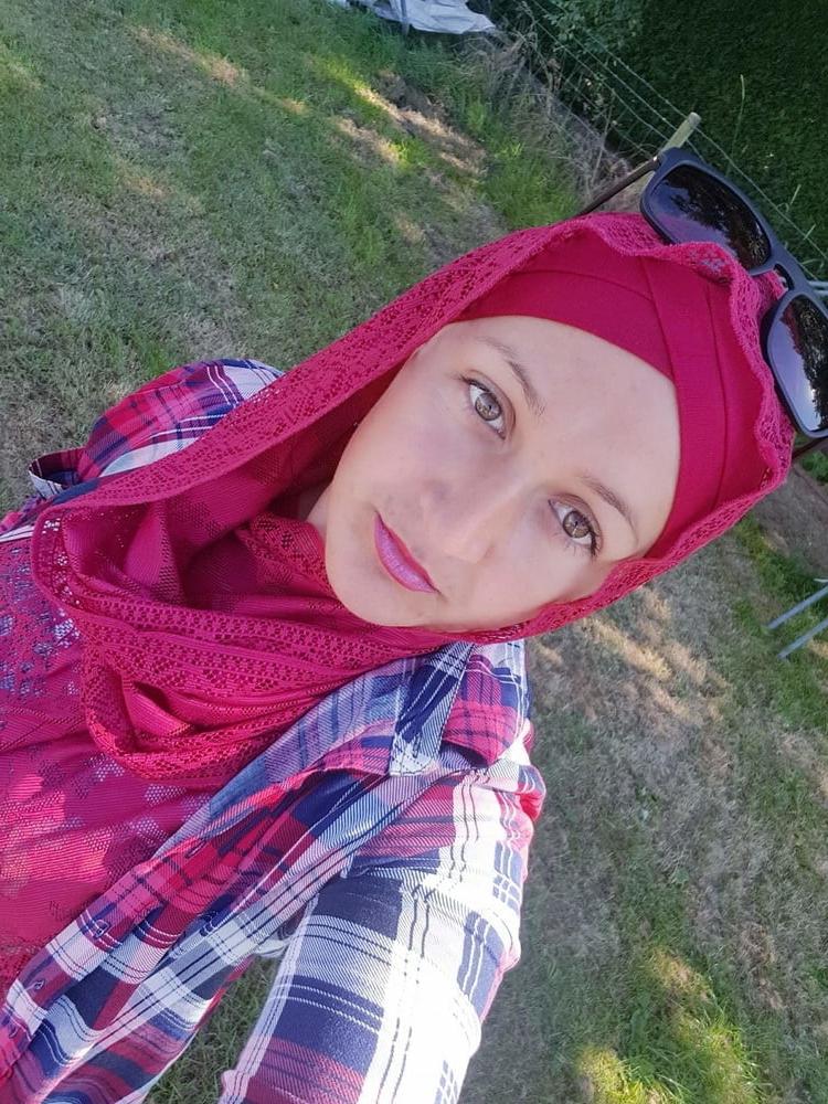 25P Turbanli Fatme busty hijab slut
