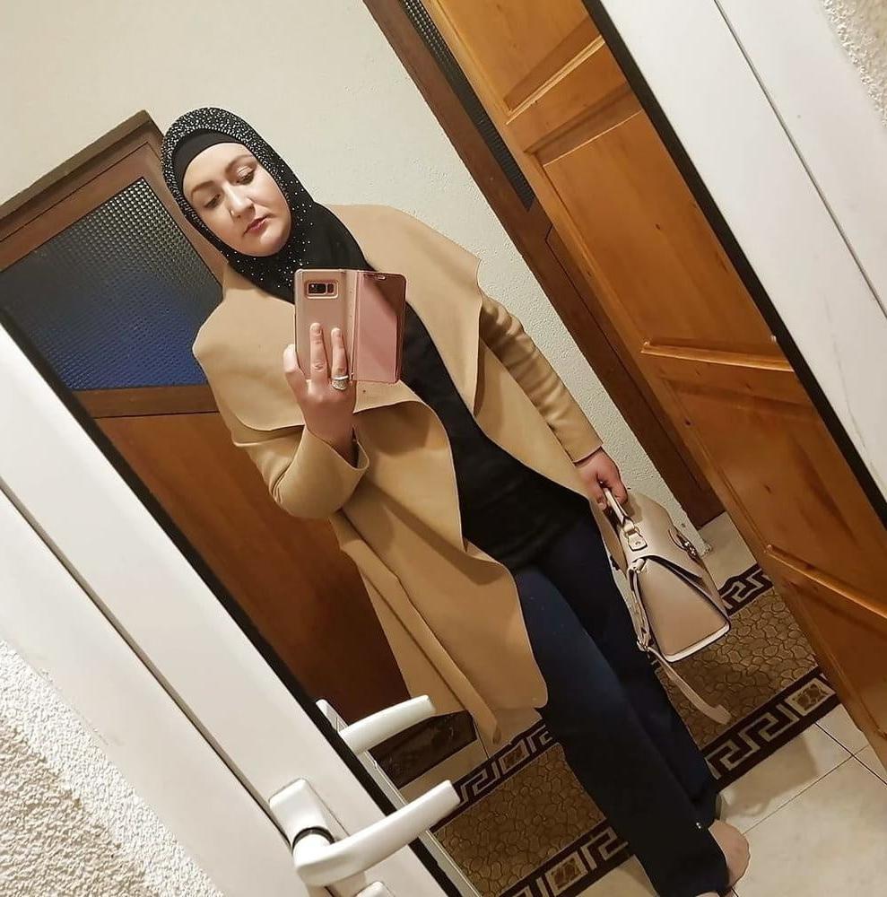 25P Turbanli Fatme busty hijab slut