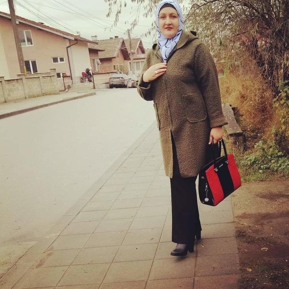 25P Turbanli Fatme busty hijab slut