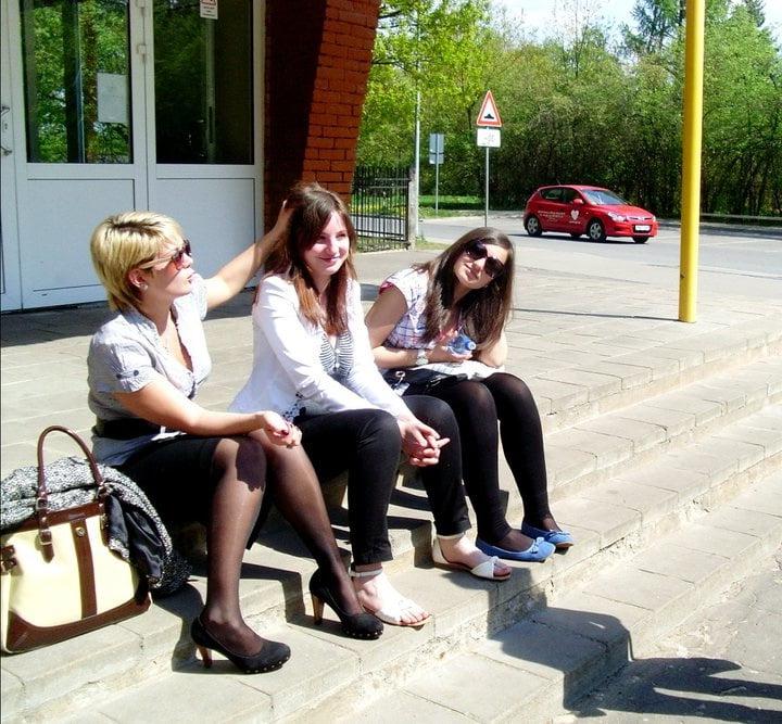 25P sexy females in tights pantyhose nylons 86