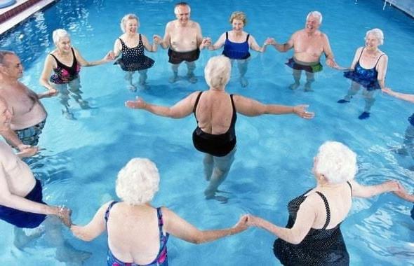 25P FAT MATURE SWIMSUIT