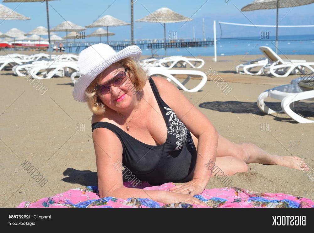 25P FAT MATURE SWIMSUIT