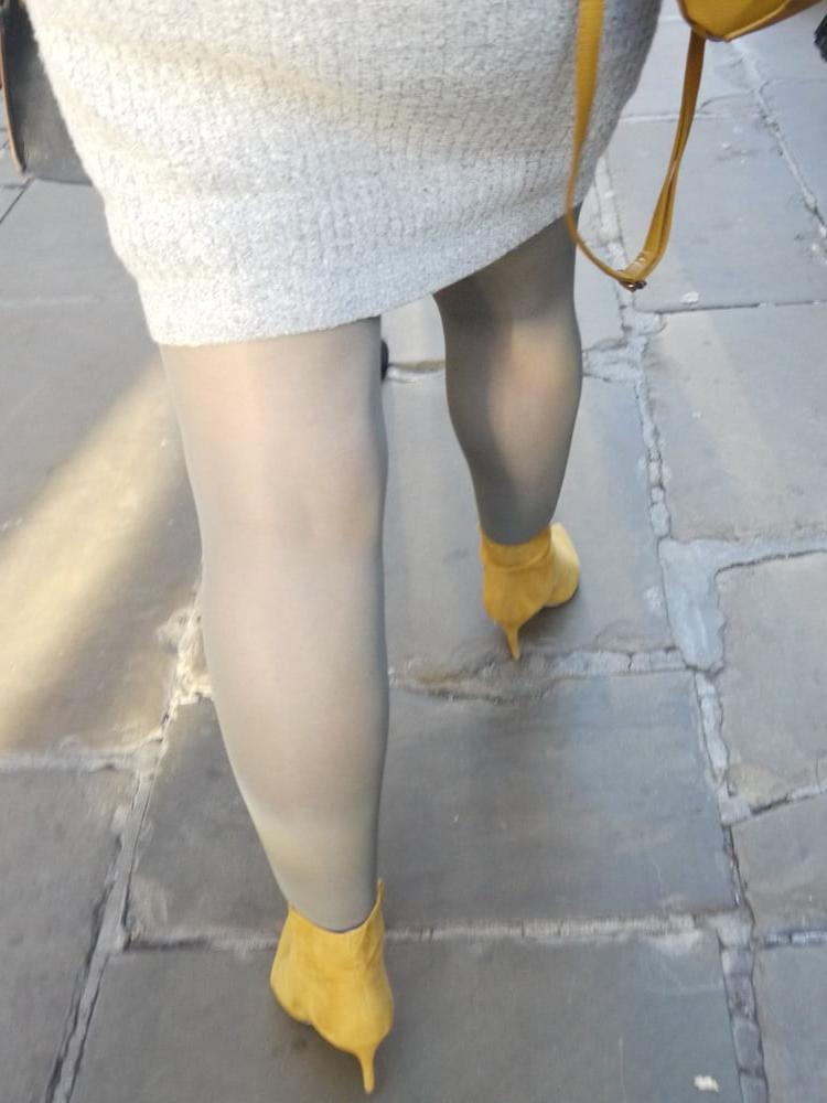 25P sexy mature out and about in pantyhose and heels